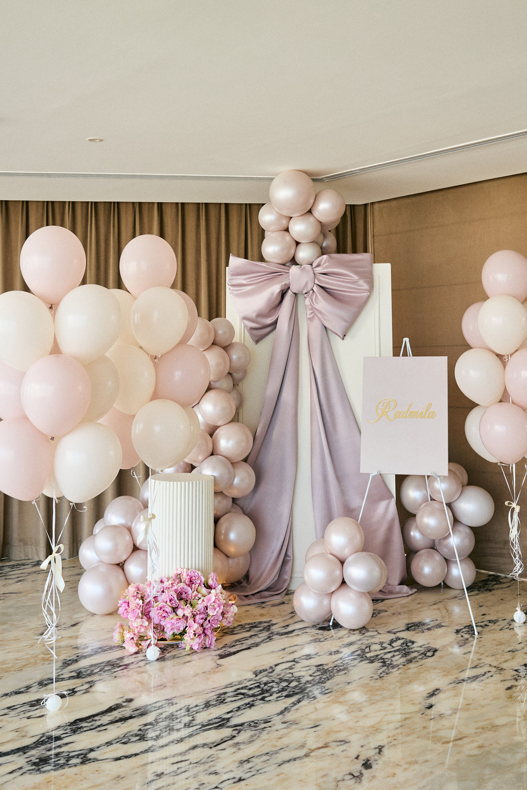 Bow balloon backdrop